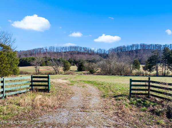 17.6 Acres of Land for Sale in Philadelphia, Tennessee