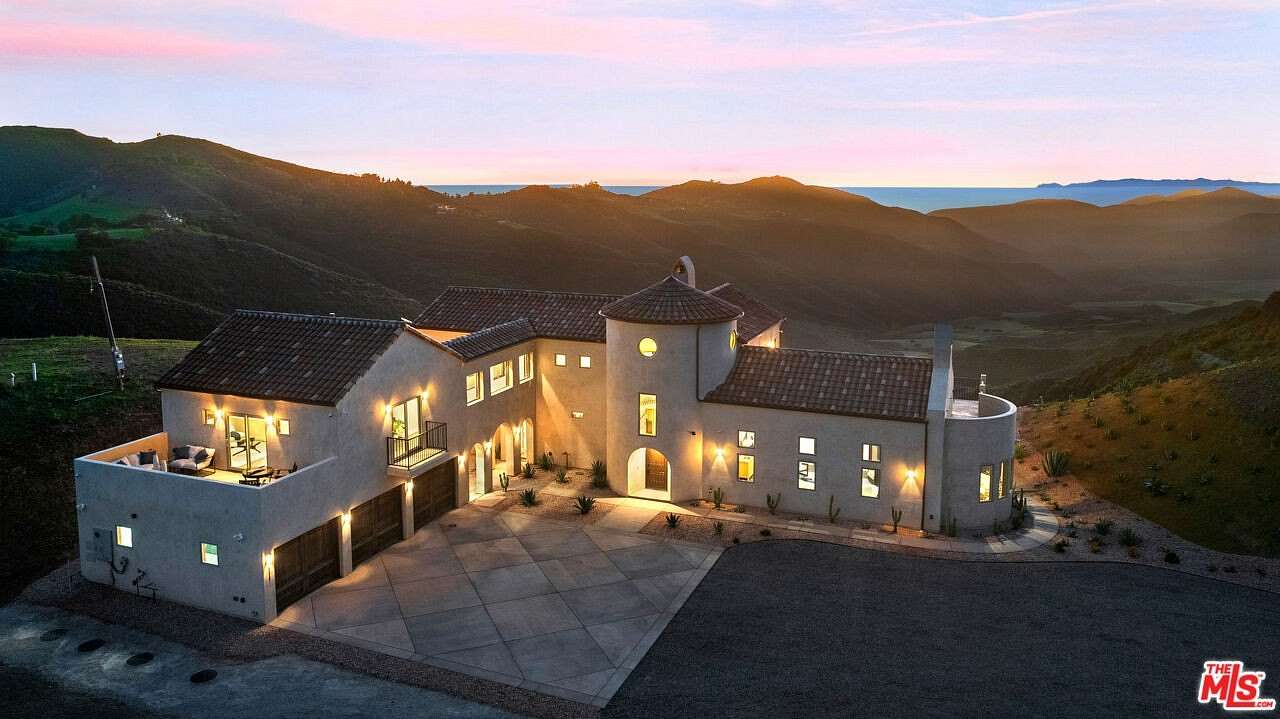 19.9 Acres of Land with Home for Sale in Malibu, California