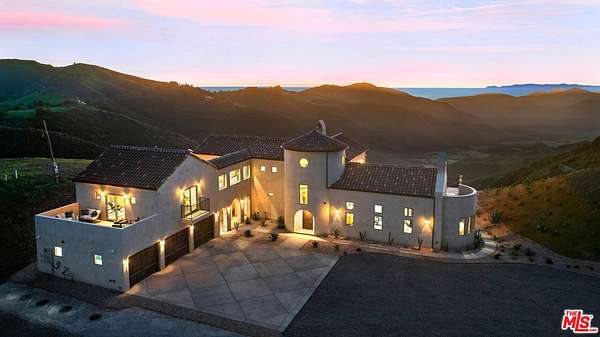 19.9 Acres of Land with Home for Sale in Malibu, California