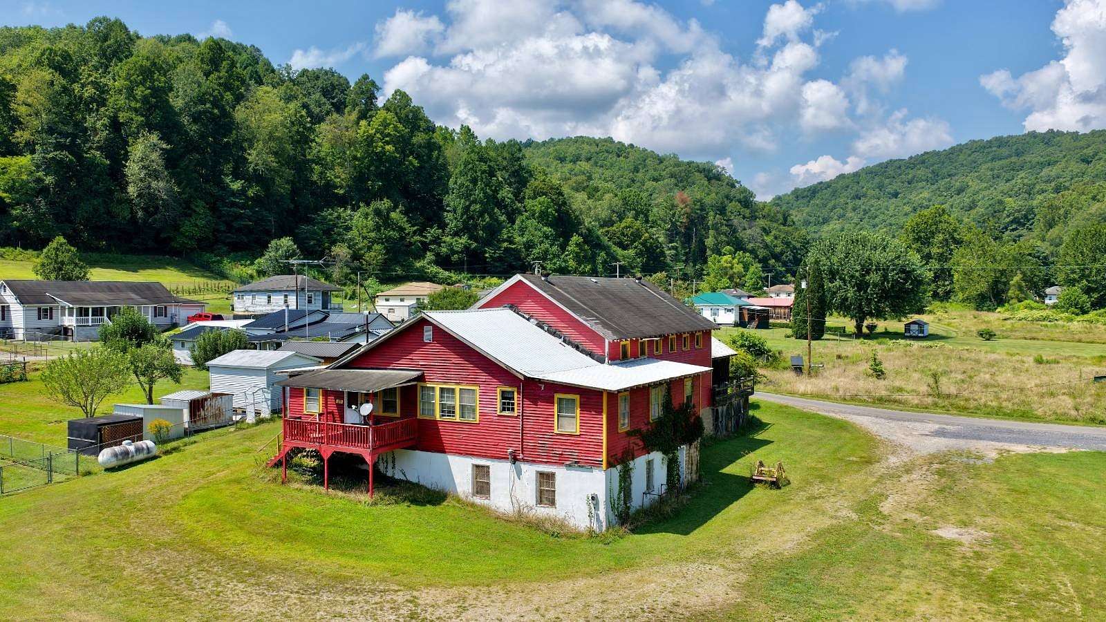 1 Acre of Residential Land for Sale in Fayetteville, West Virginia