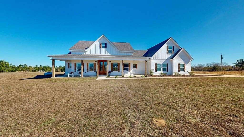 5 Acres of Residential Land with Home for Sale in Enterprise, Alabama