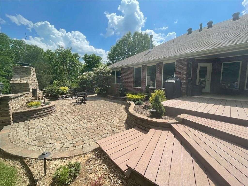 5.85 Acres of Residential Land with Home for Sale in Fayetteville, Arkansas