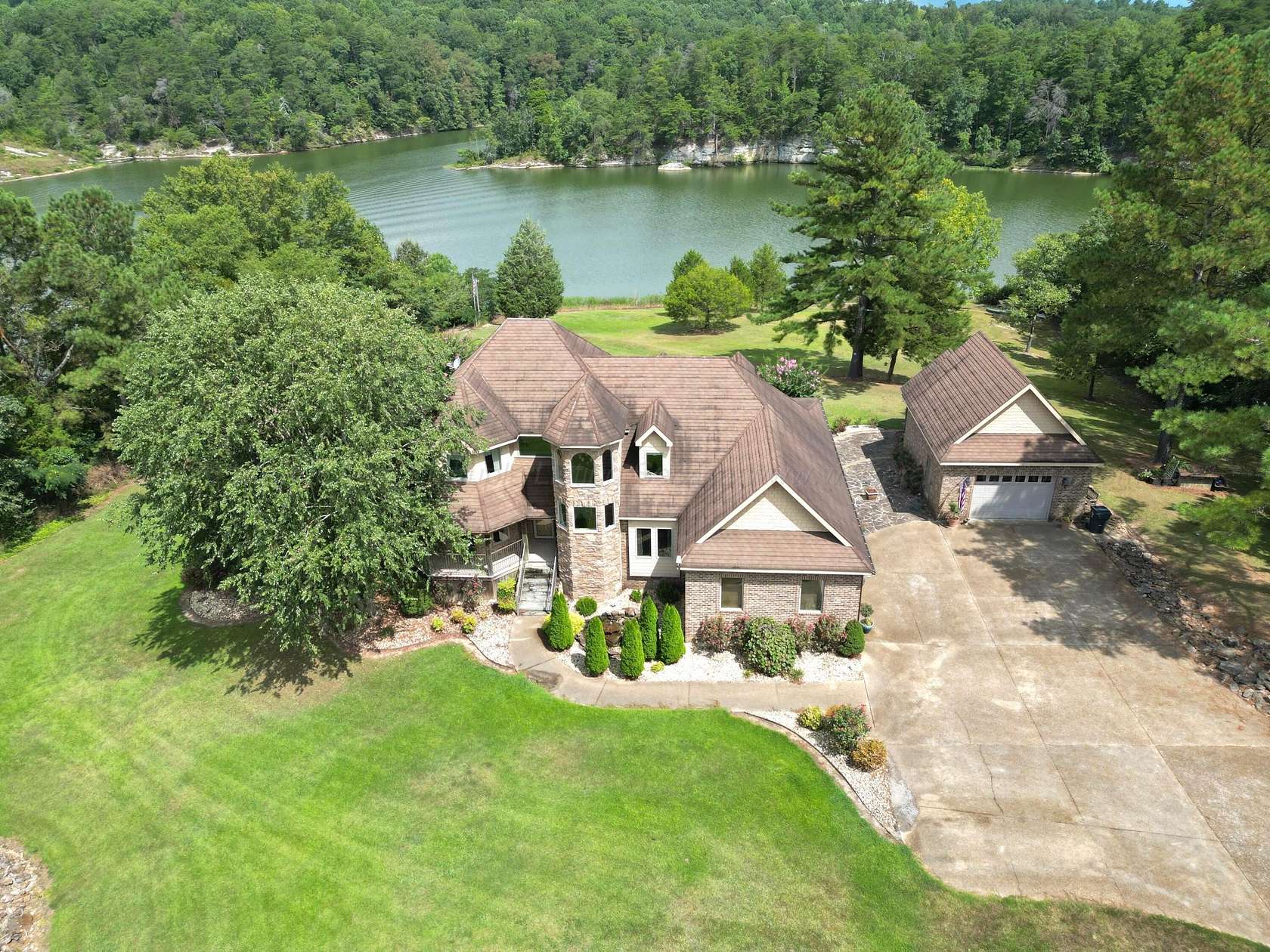 2.85 Acres of Residential Land with Home for Sale in Phil Campbell, Alabama