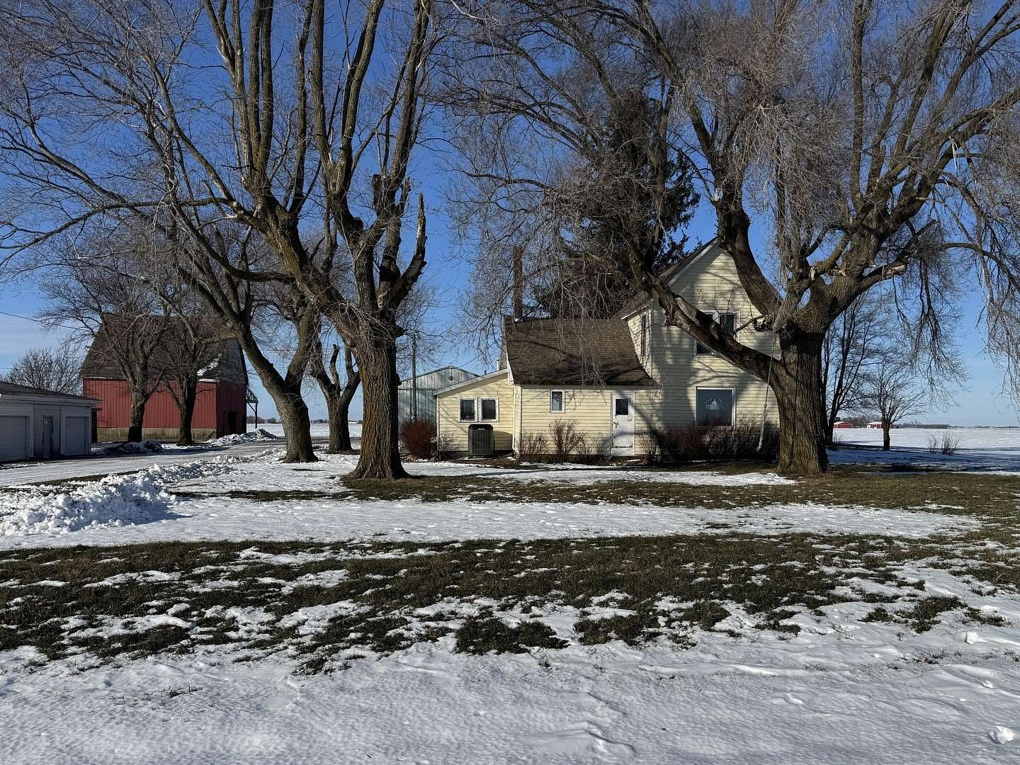 1.6 Acres of Residential Land with Home for Sale in Pesotum, Illinois