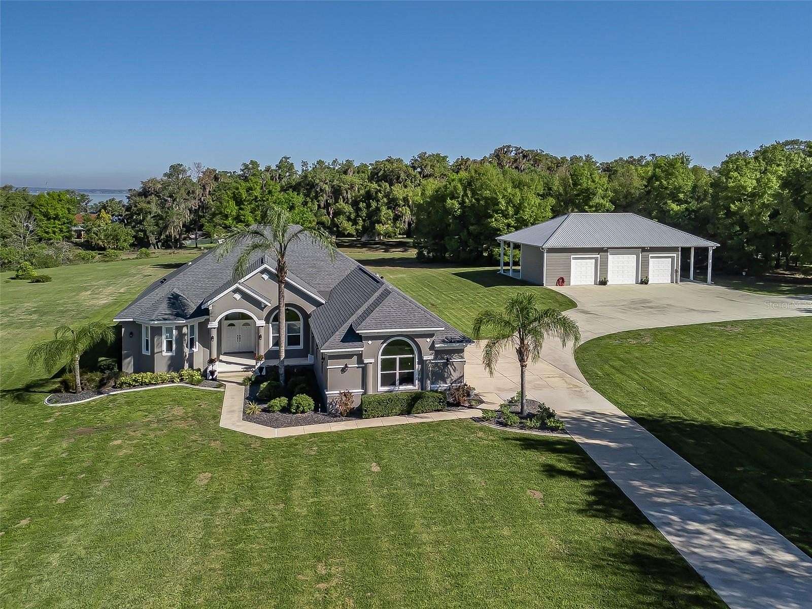 2.25 Acres of Residential Land with Home for Sale in Weirsdale, Florida