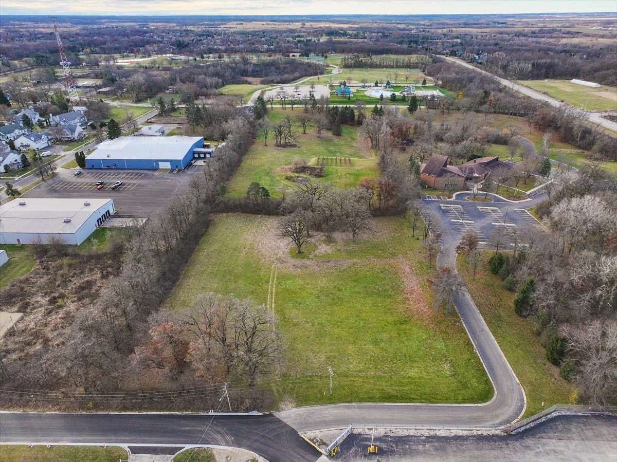 10 Acres of Residential Land for Sale in Woodstock, Illinois