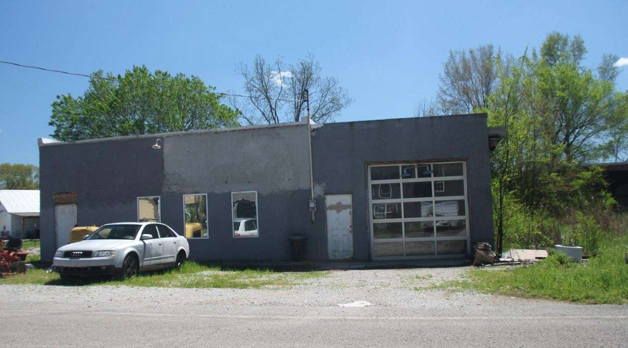 3.5 Acres of Residential Land with Home for Sale in Decherd, Tennessee