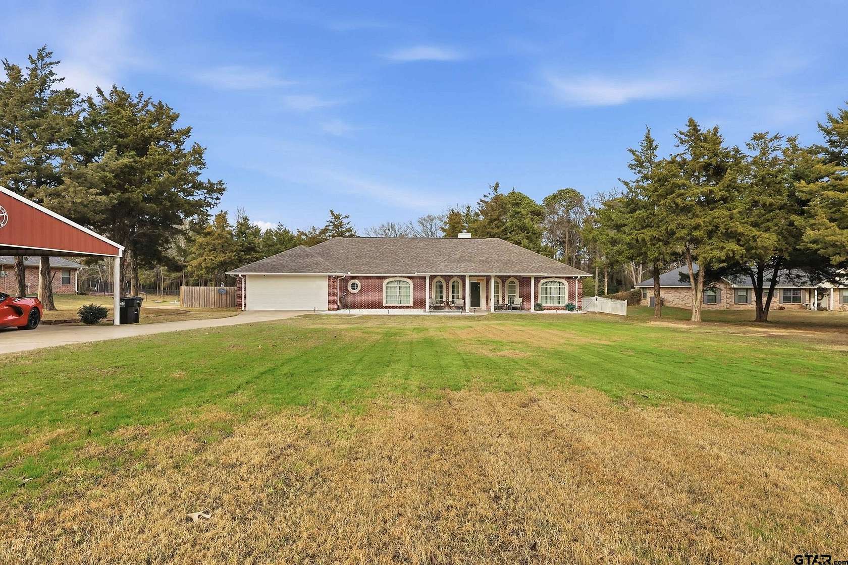 1.57 Acres of Residential Land with Home for Sale in Pittsburg, Texas