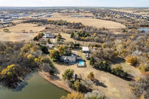 5 Acres of Residential Land with Home for Sale in Piedmont, Oklahoma
