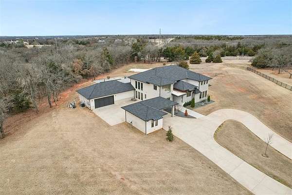 2.57 Acres of Residential Land with Home for Sale in Arcadia, Oklahoma