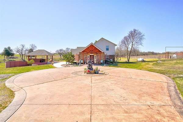 30.5 Acres of Land with Home for Sale in Purcell, Oklahoma