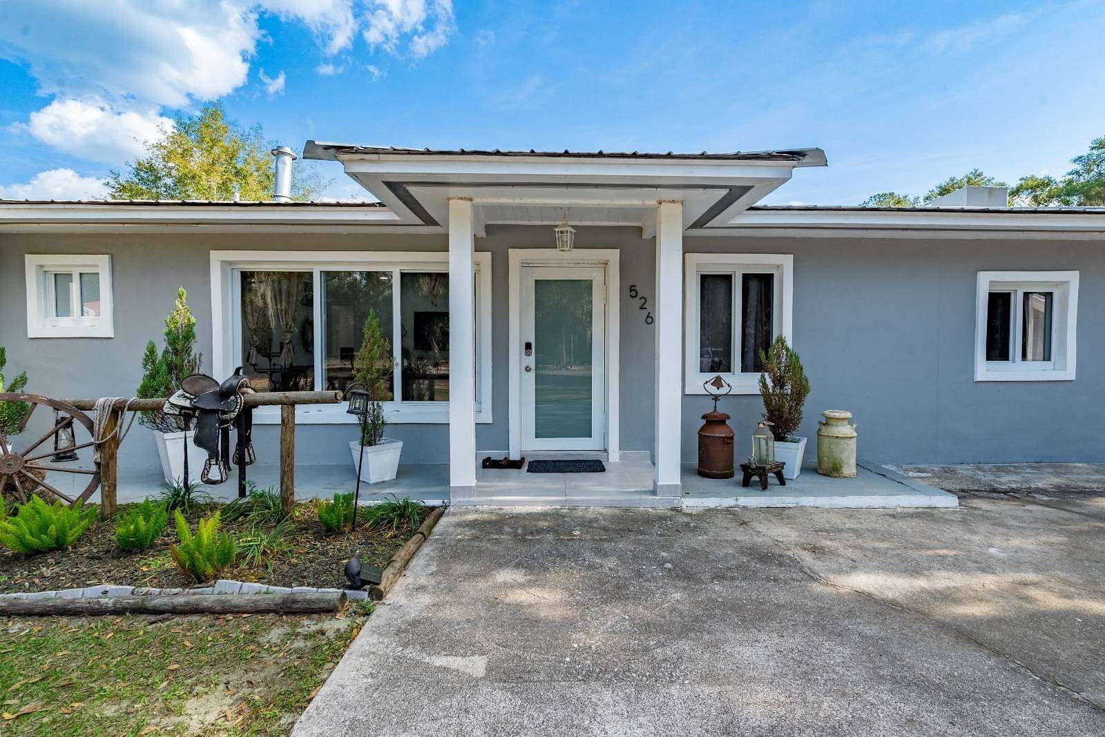 9 Acres of Land with Home for Sale in Melrose, Florida