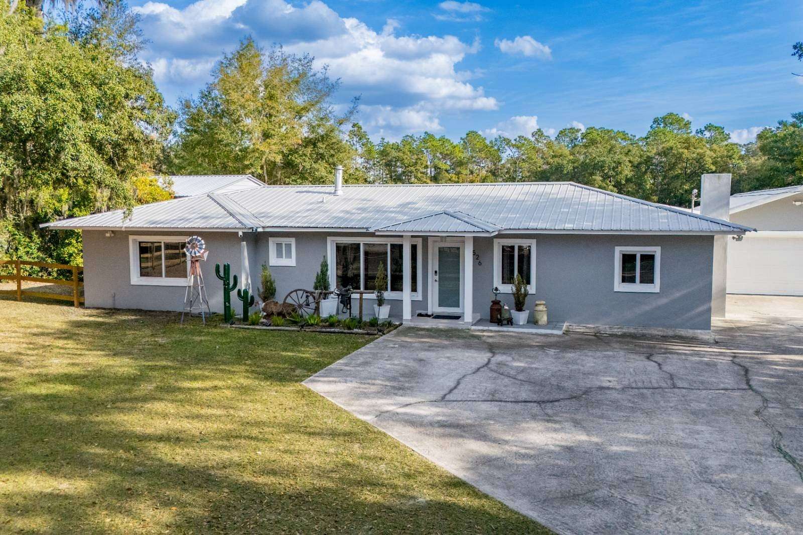 9 Acres of Land with Home for Sale in Melrose, Florida