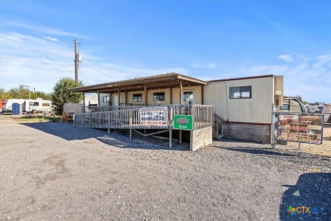 7 Acres of Improved Commercial Land for Sale in Marion, Texas