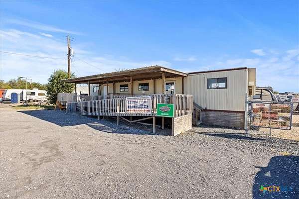 7 Acres of Improved Commercial Land for Sale in Marion, Texas