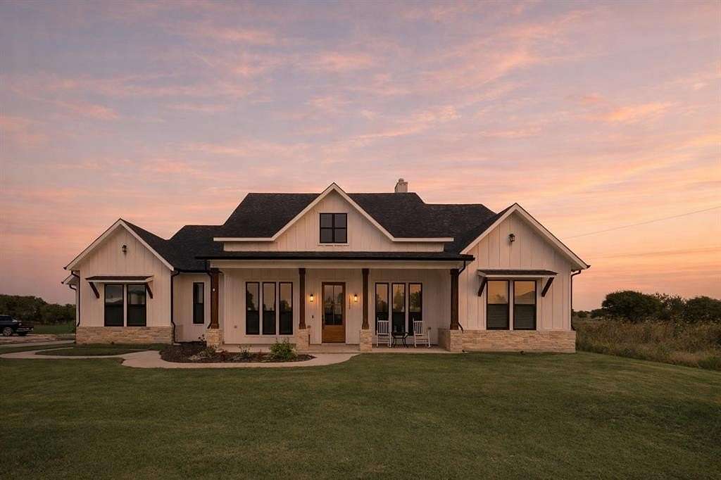 2.67 Acres of Residential Land with Home for Sale in Krum, Texas