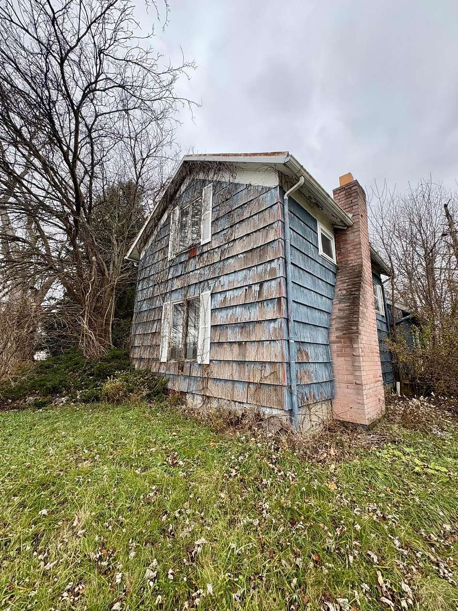 3.1 Acres of Residential Land with Home for Sale in Mount Gilead, Ohio