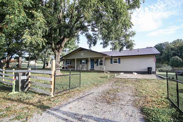 2.84 Acres of Residential Land with Home for Sale in Greeneville, Tennessee