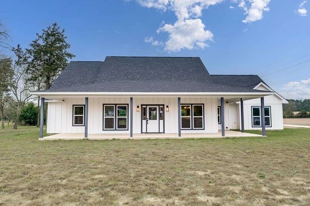 3.54 Acres of Residential Land with Home for Sale in Grapeland, Texas