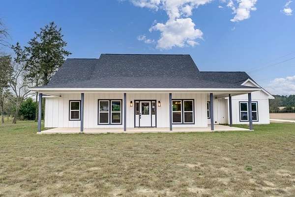 3.54 Acres of Residential Land with Home for Sale in Grapeland, Texas