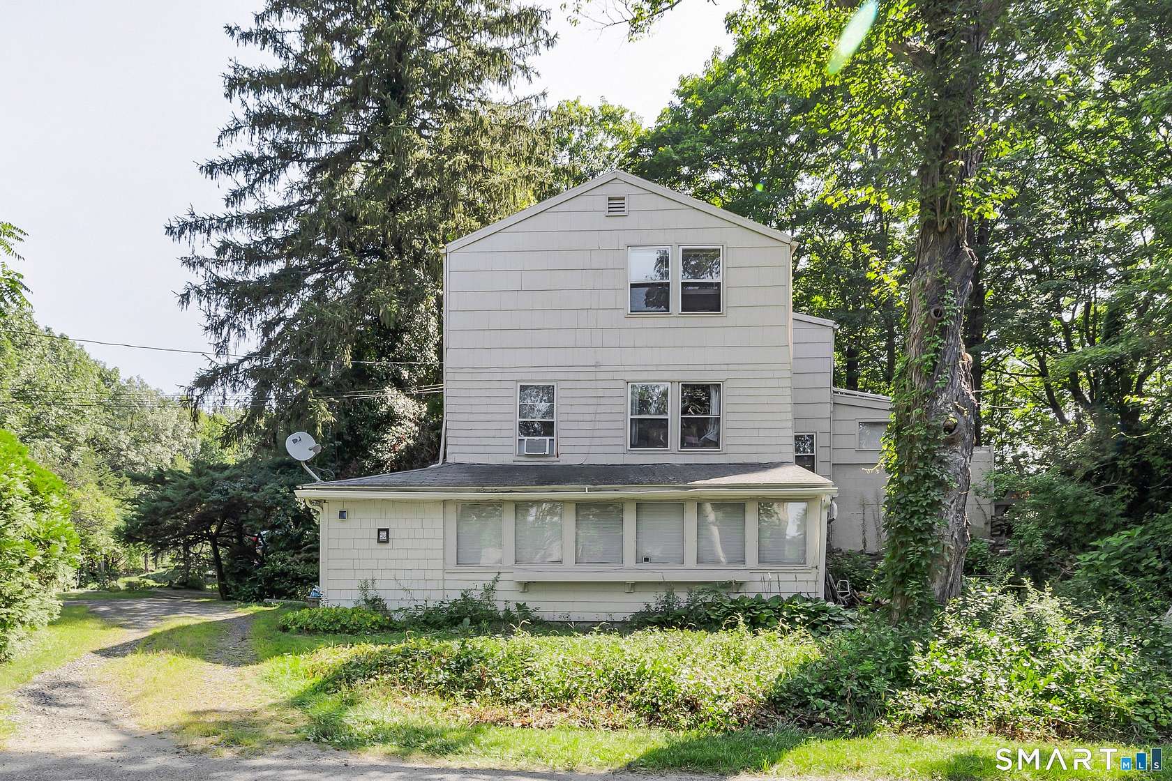 1.9 Acres of Residential Land with Home for Sale in Woodbury, Connecticut