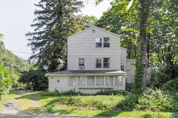 1.9 Acres of Residential Land with Home for Sale in Woodbury, Connecticut