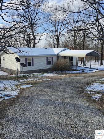 16.7 Acres of Land with Home for Sale in Warsaw, Missouri