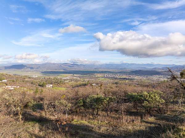 5 Acres of Residential Land for Sale in Eagle Point, Oregon