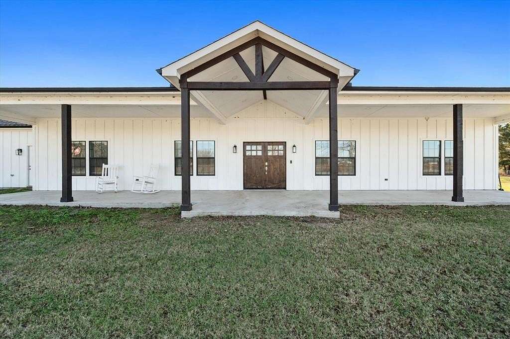 1.68 Acres of Residential Land with Home for Sale in Corsicana, Texas