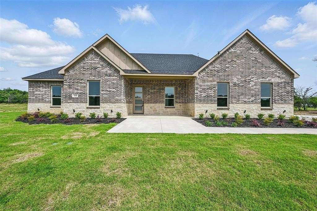 2 Acres of Residential Land with Home for Sale in Corsicana, Texas