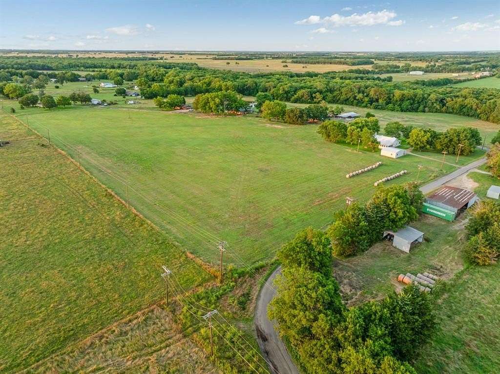 10.9 Acres of Land for Sale in Paris, Texas