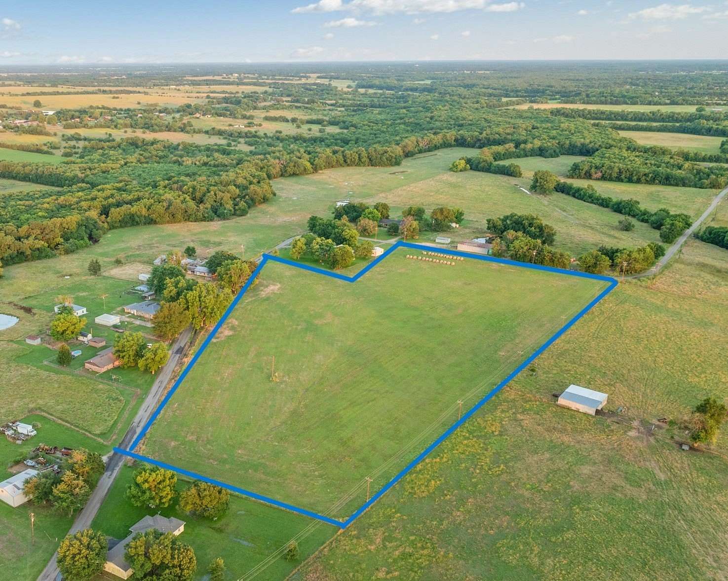 9 Acres of Residential Land for Sale in Paris, Texas