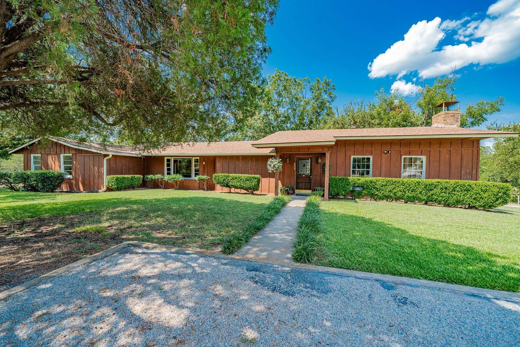 13.6 Acres of Land with Home for Sale in Bridgeport, Texas