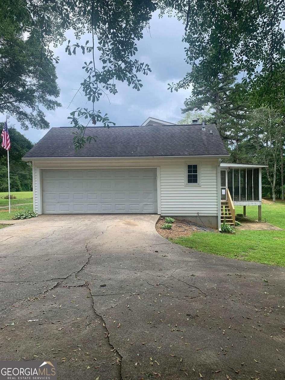 2.68 Acres of Residential Land with Home for Lease in Dacula, Georgia