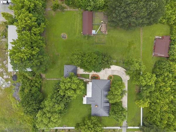 1.57 Acres of Improved Mixed-Use Land for Sale in Greenbrier, Arkansas