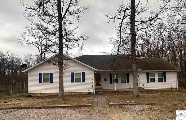 5.5 Acres of Residential Land with Home for Sale in Nevada, Missouri