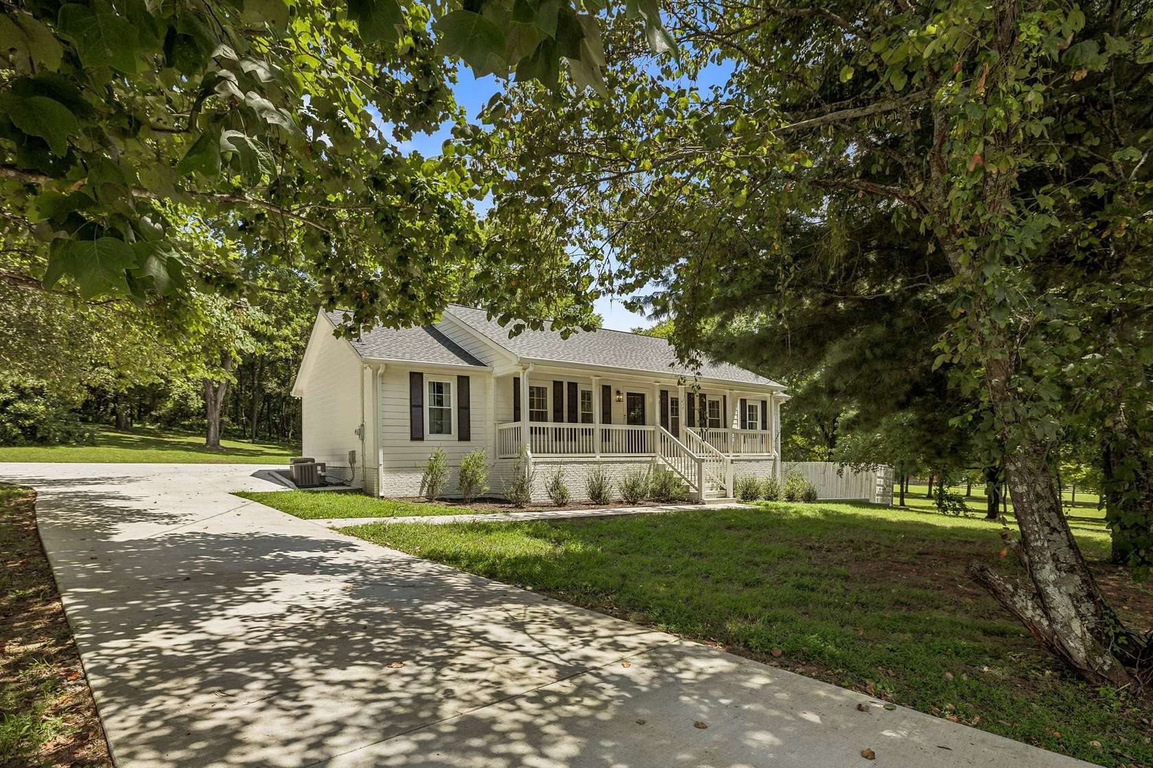 4.77 Acres of Land with Home for Sale in Columbia, Tennessee