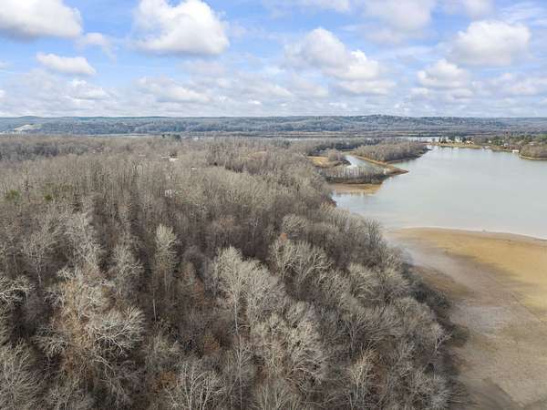 7 Acres of Residential Land for Sale in Linden, Tennessee