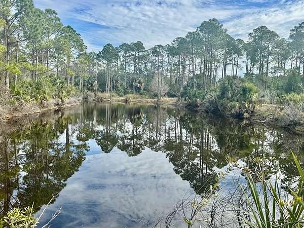 0.95 Acres of Land for Sale in Cedar Key, Florida