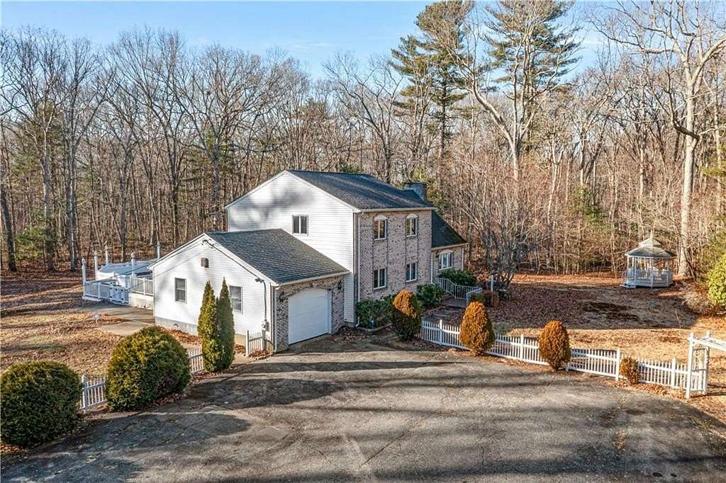 5.57 Acres of Residential Land with Home for Sale in Scituate Town, Rhode Island