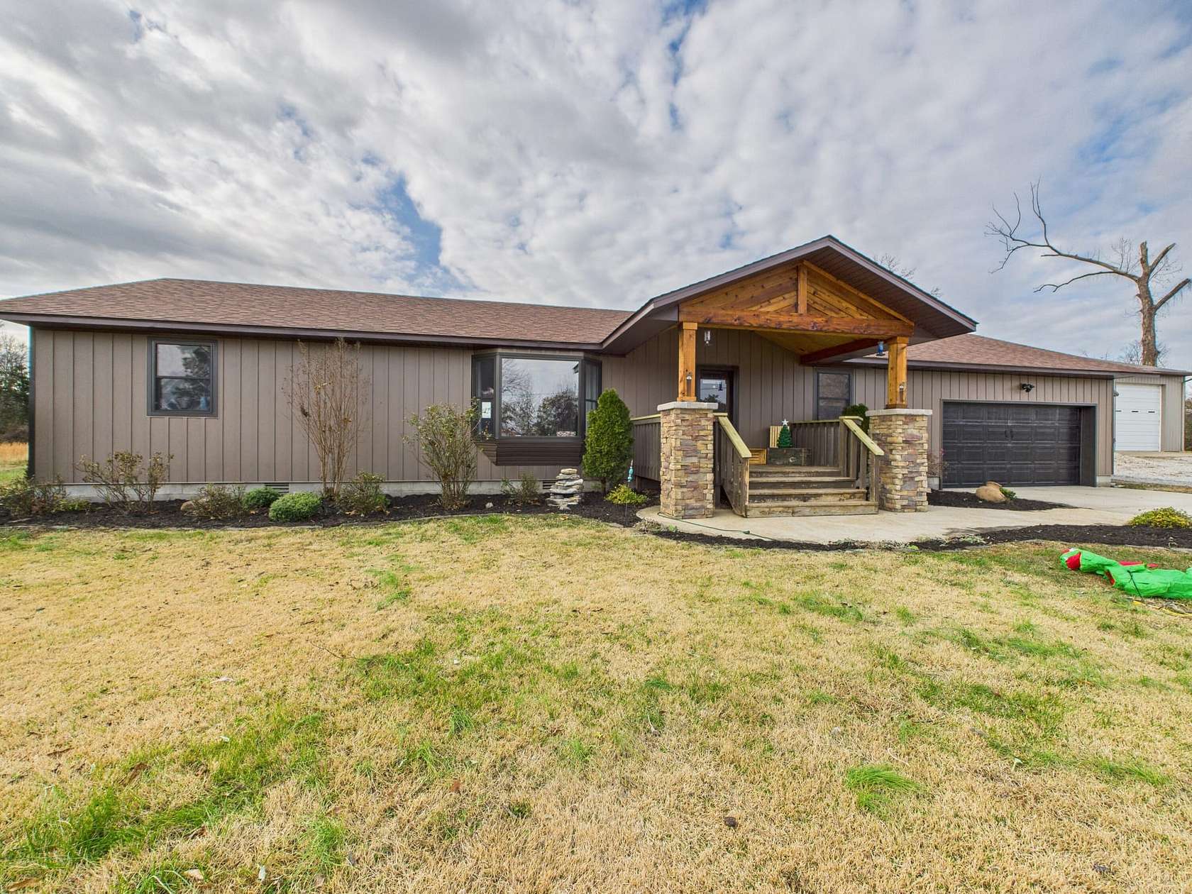 2.9 Acres of Residential Land with Home for Sale in Poplar Bluff, Missouri