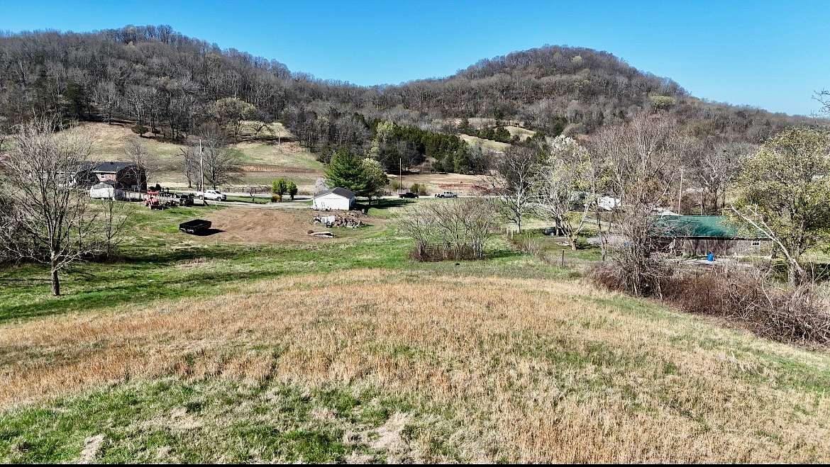 11 Acres of Land for Sale in Bethpage, Tennessee