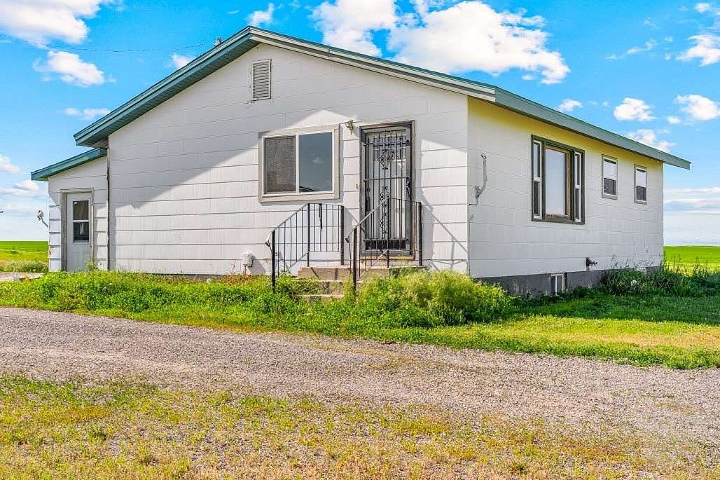 20 Acres of Agricultural Land with Home for Sale in Hardin, Montana