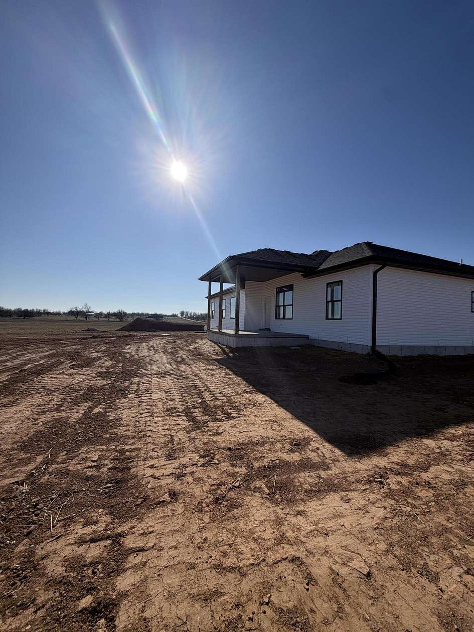 4.69 Acres of Residential Land with Home for Sale in Billings, Missouri