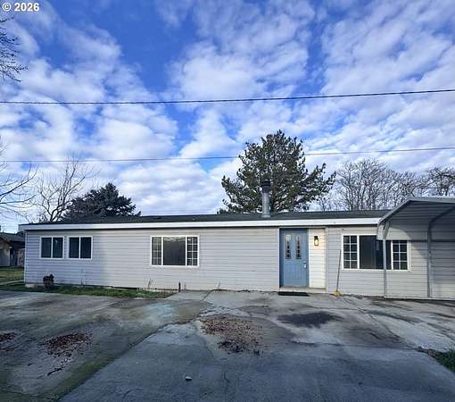 5 Acres of Residential Land with Home for Sale in Irrigon, Oregon