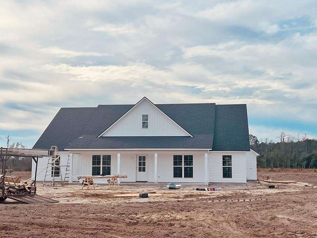 3 Acres of Residential Land with Home for Sale in Nashville, Georgia