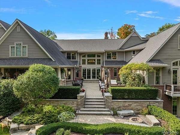 1.53 Acres of Residential Land with Home for Sale in Bloomfield Hills, Michigan