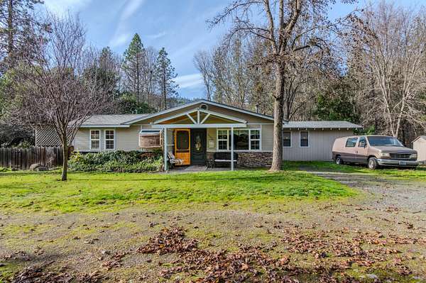 2.79 Acres of Residential Land with Home for Sale in Jacksonville, Oregon