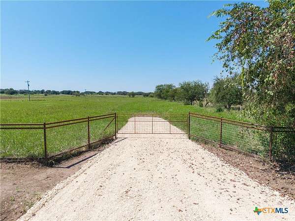 5 Acres of Residential Land for Sale in Gatesville, Texas