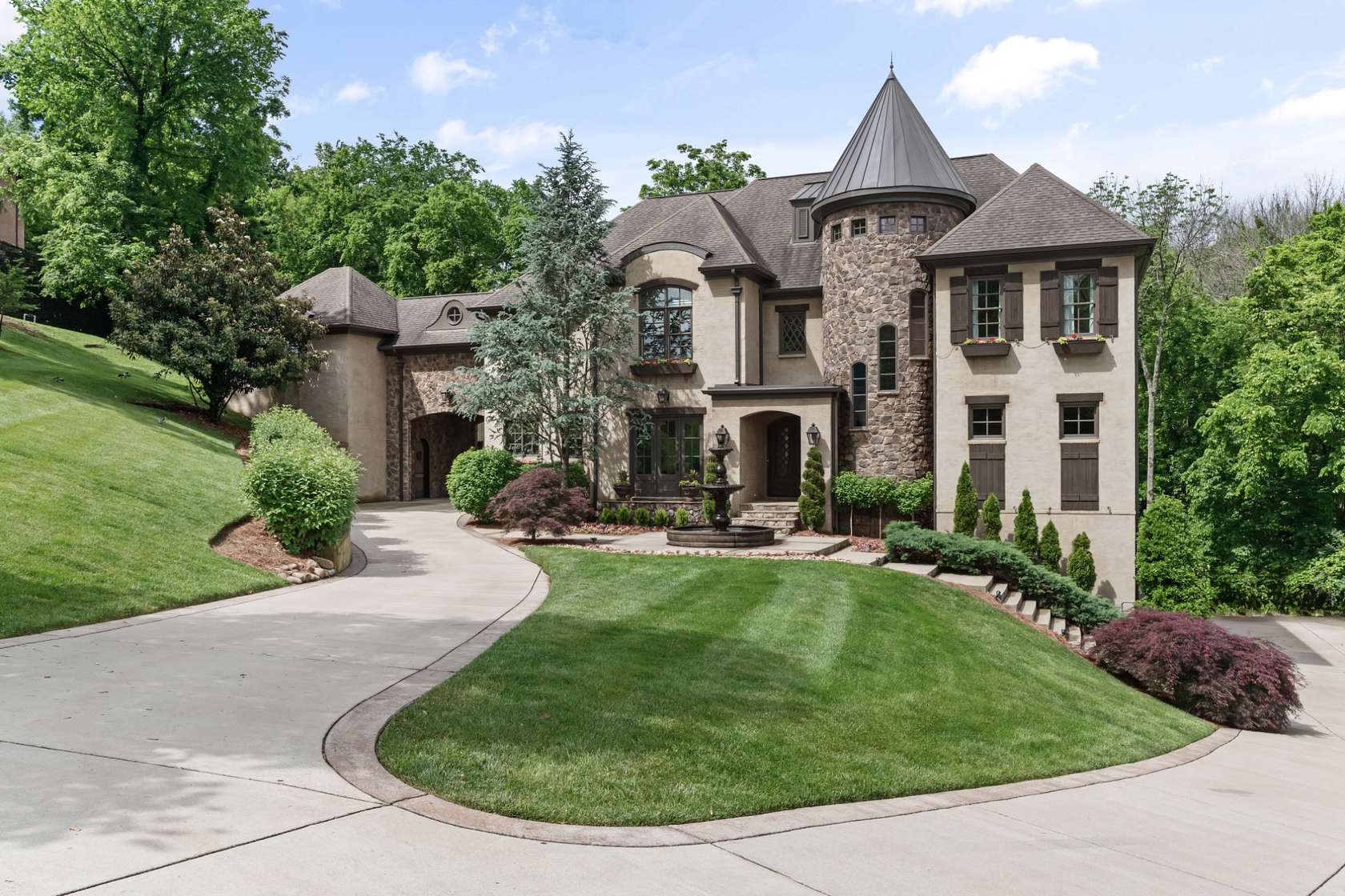 1.55 Acres of Land with Home for Sale in Franklin, Tennessee